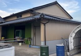 ［外壁］ALC｜ラジカル制御塗装、［屋根］セメント瓦｜ラジカル制御塗装 写真
